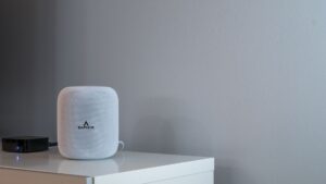 Enceinte connectée avec ChatGPT Ultra Saphyr, gardienne de votre sécurité