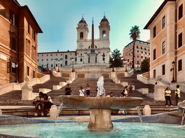 Visiter Rome en une journée fontaine-place-espagne