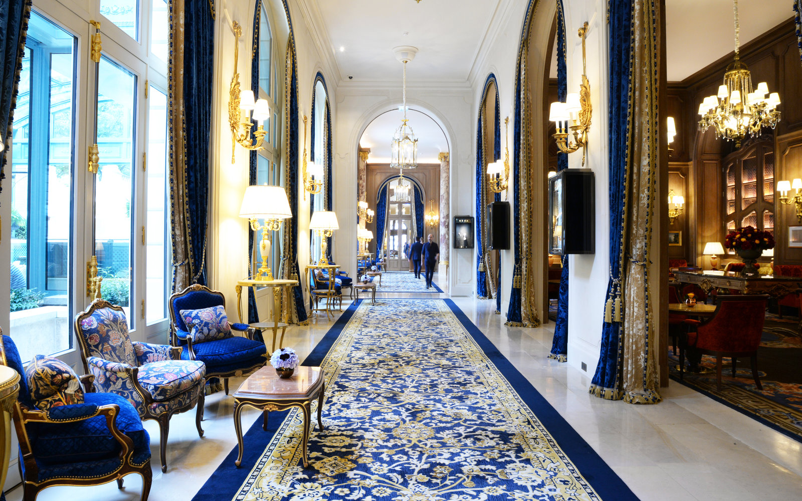 Un luxueux hôtel parisien et Athena