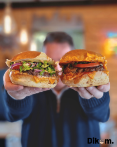 Photo burgers mains - Dikom - Laurie FARLAY