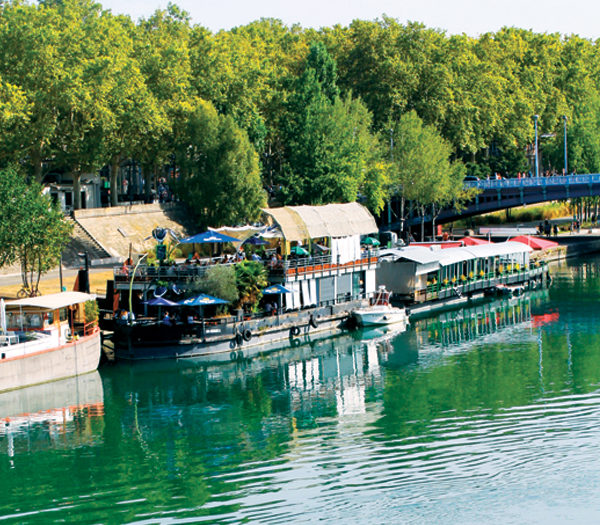 barge le bar dinatoire sur l'eau